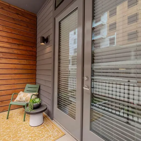 Designer Vibes -Walk-In Shower -Pool Access
